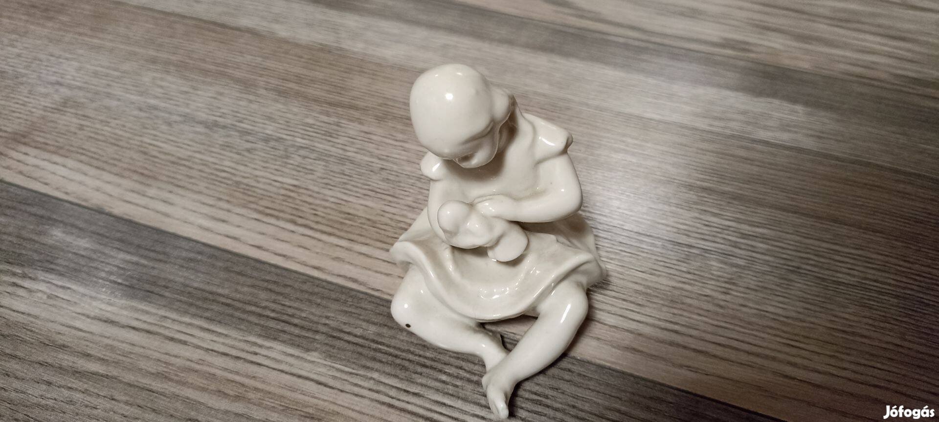Kőbányai porcelán babázó drasche