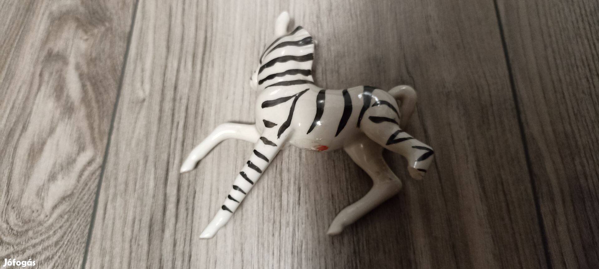 Kőbányai porcelán zebra sérült drasche