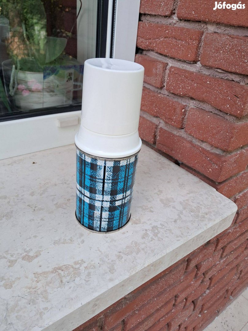 Kockás külsővel hagyományos termosz
