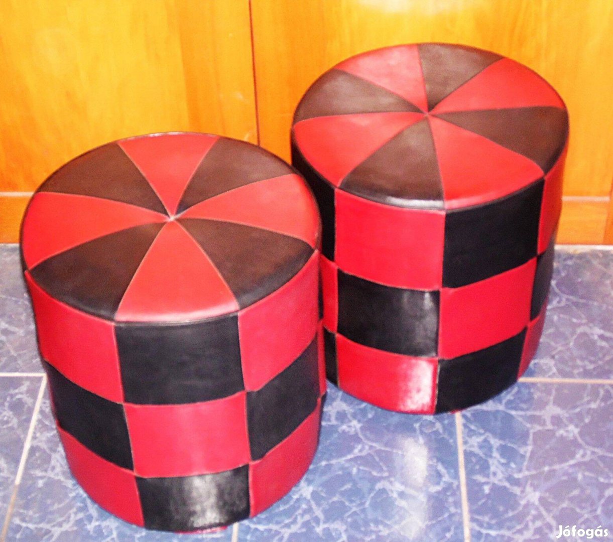 Kockás retro ottomán ülőkék 40 cm magasak, 35 cm átmérőjűek