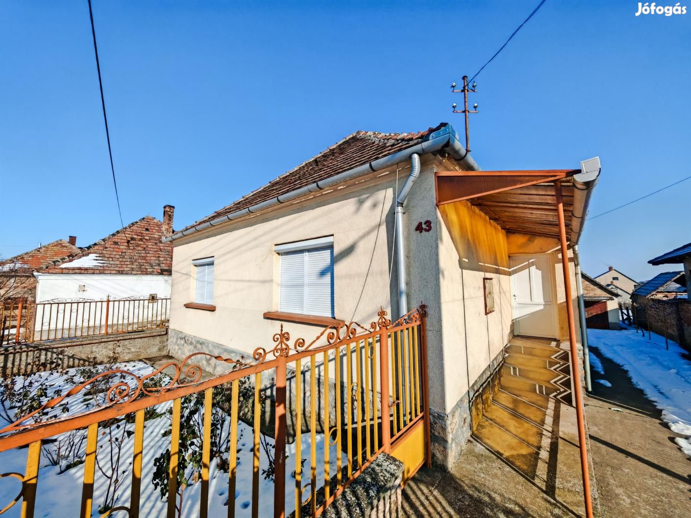 Kocs, 3 szobás családi ház eladó