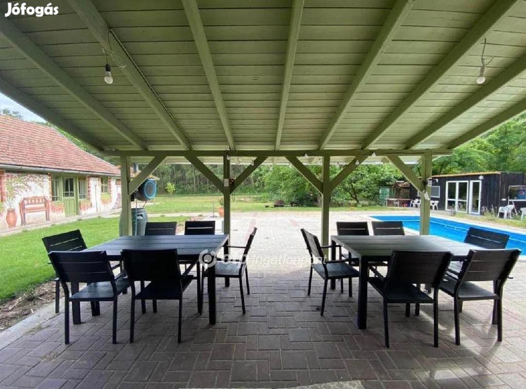 Kocséri eladó 255 nm-es ház