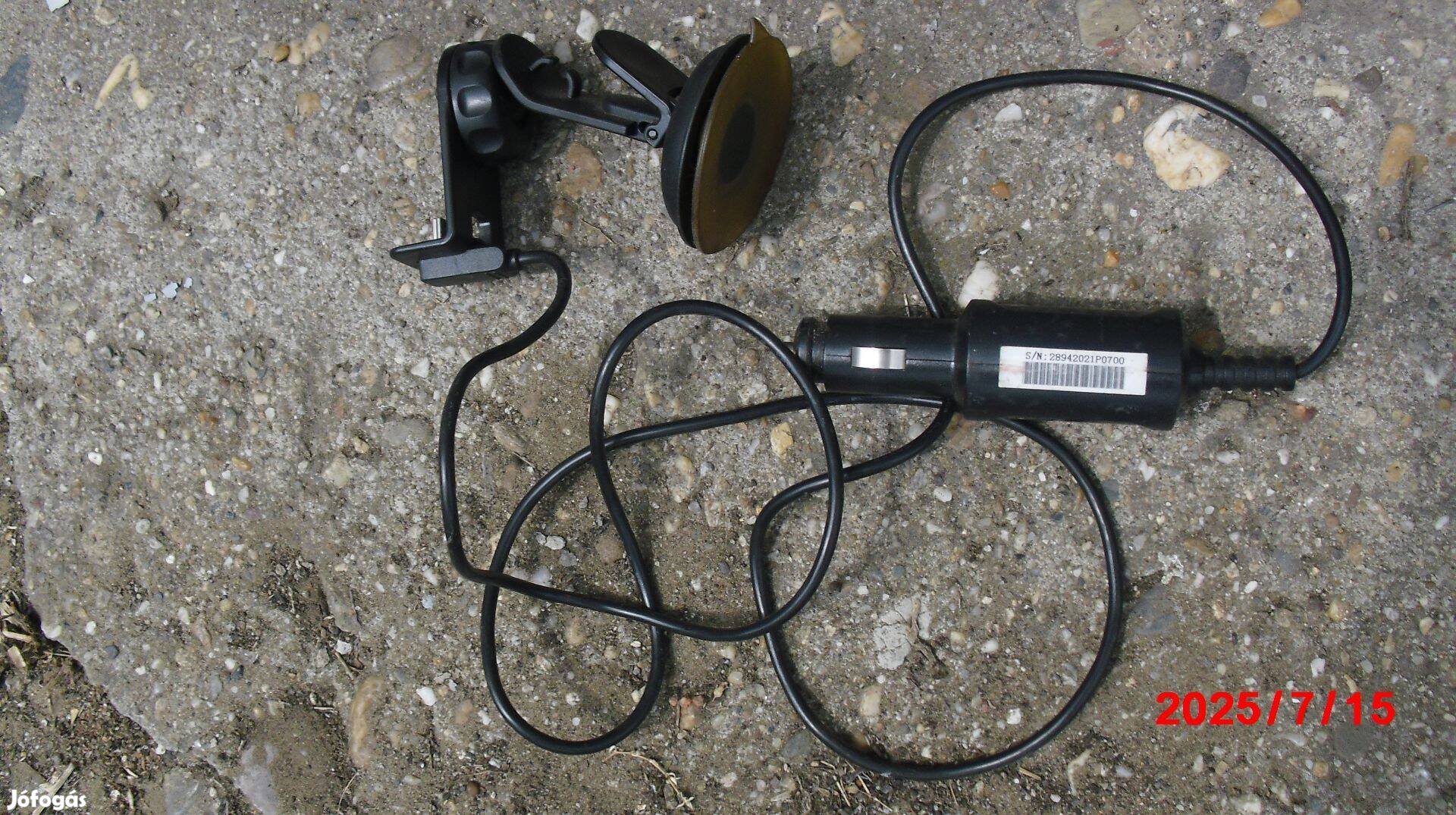 Kocsi szivargyújtóról tapadókorongos USB-aljzat eladó Debrecenben