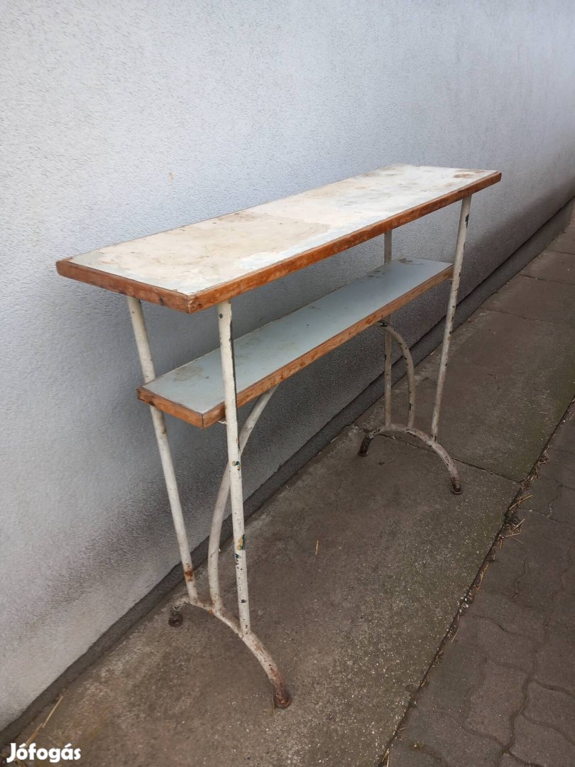 Kocsmai asztal Talponálló. Keresek