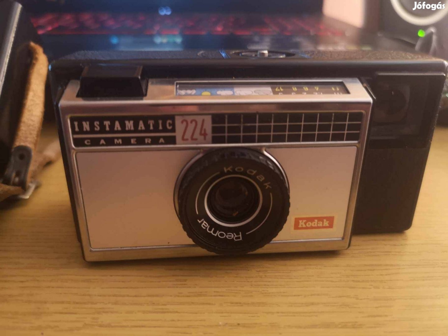 Kodak Instamatic 224 retro fényképezőgép bőrtokjával