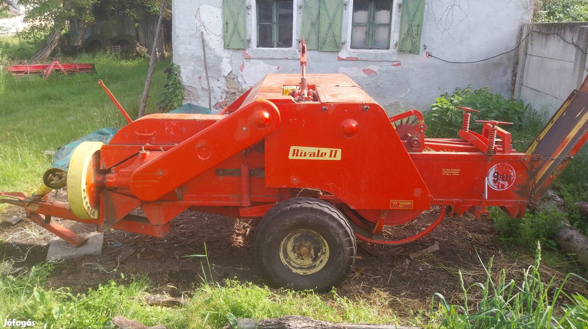 Köla kocka bálázó