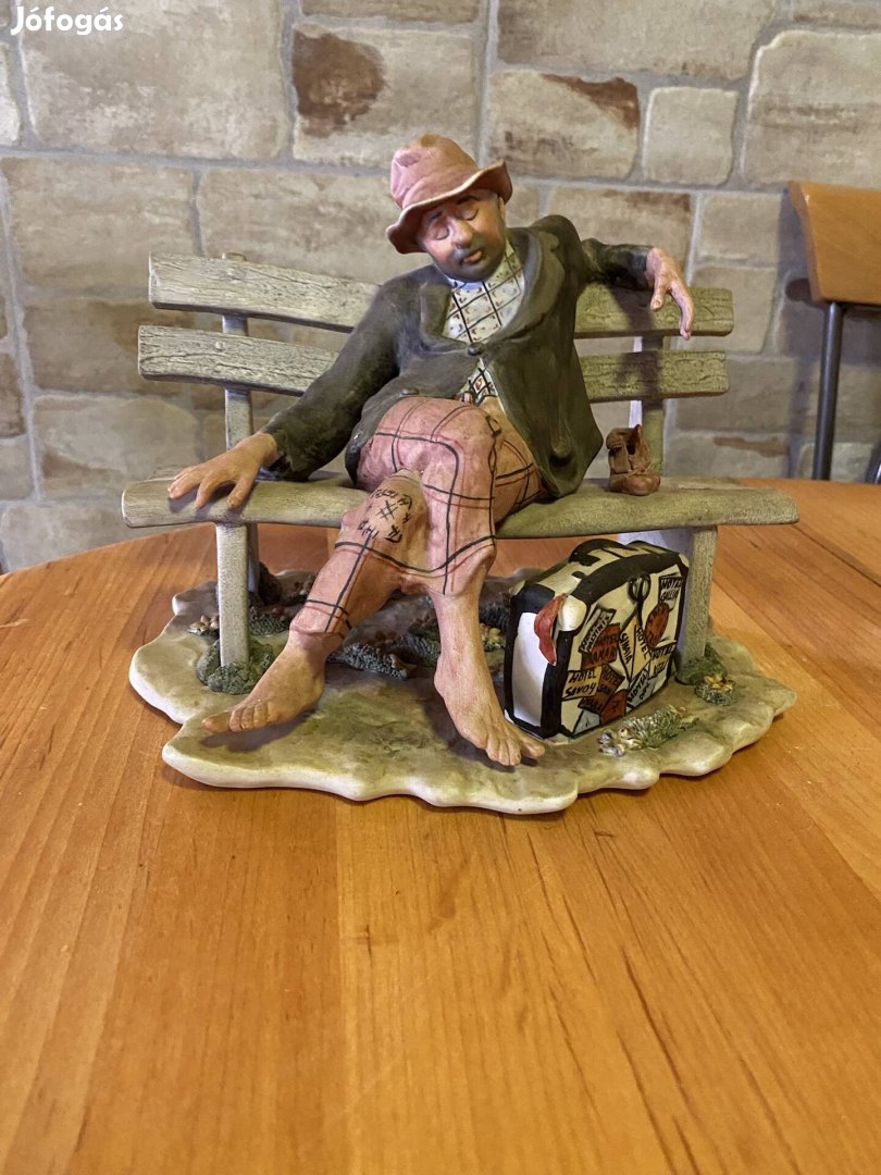 Koldus román porcelán