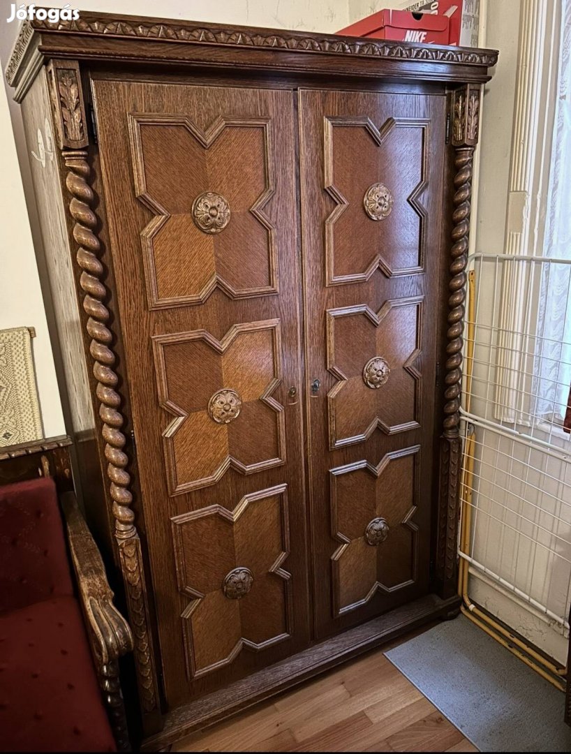 Kolomiál polcos akasztós szekrény Bpesten az V. kerületben