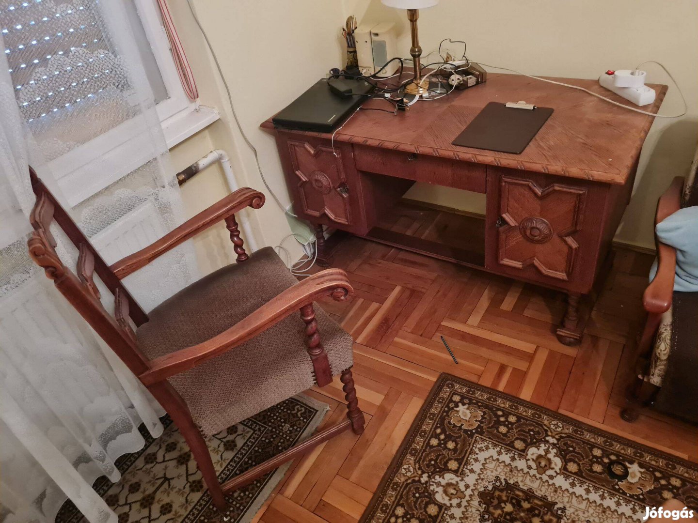 Koloniál bútorok eladó