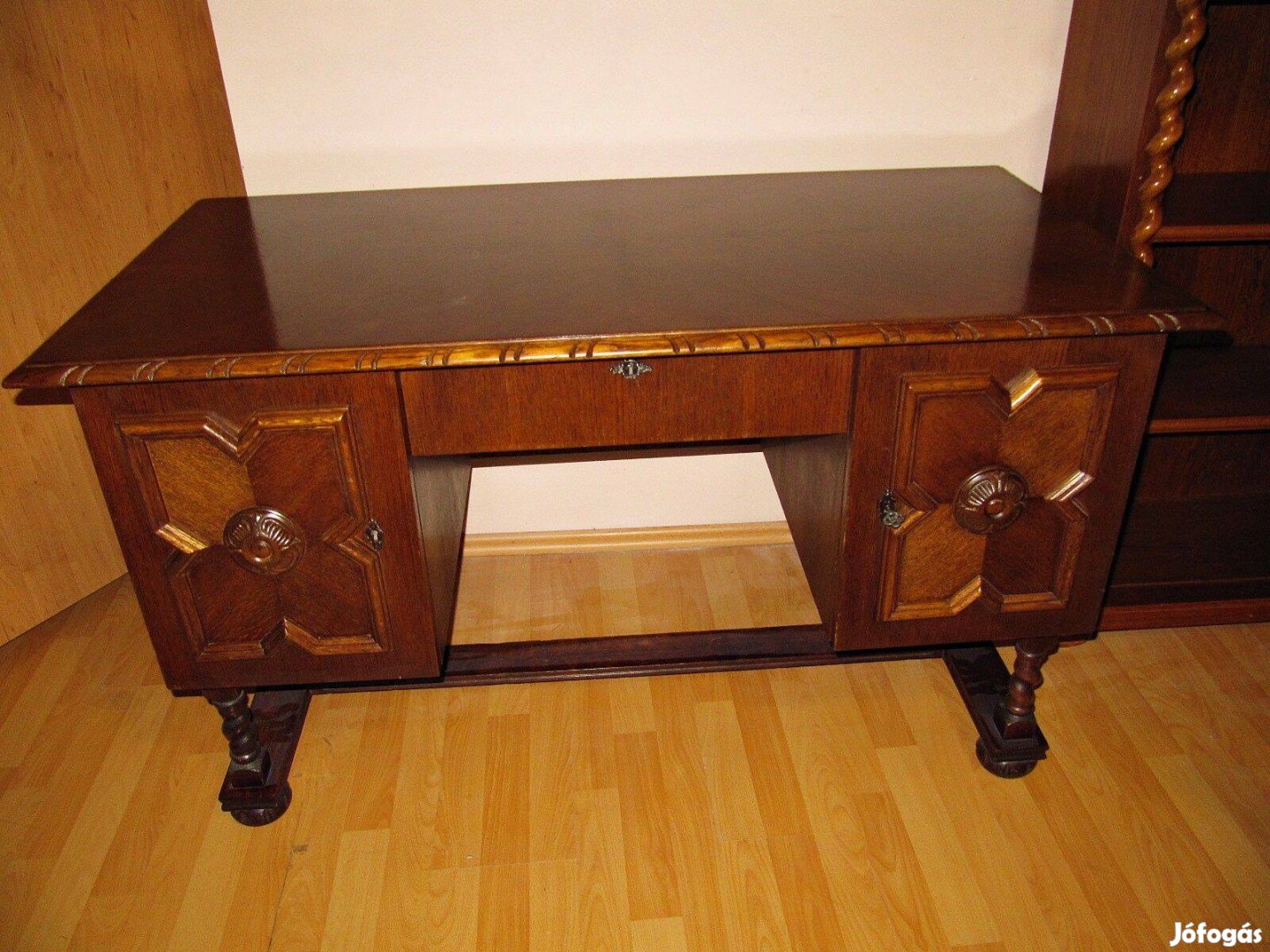 Koloniál íróasztal