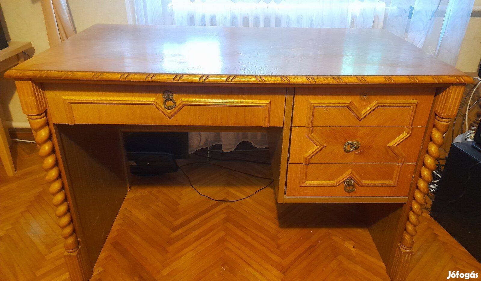 Koloniál iróasztal