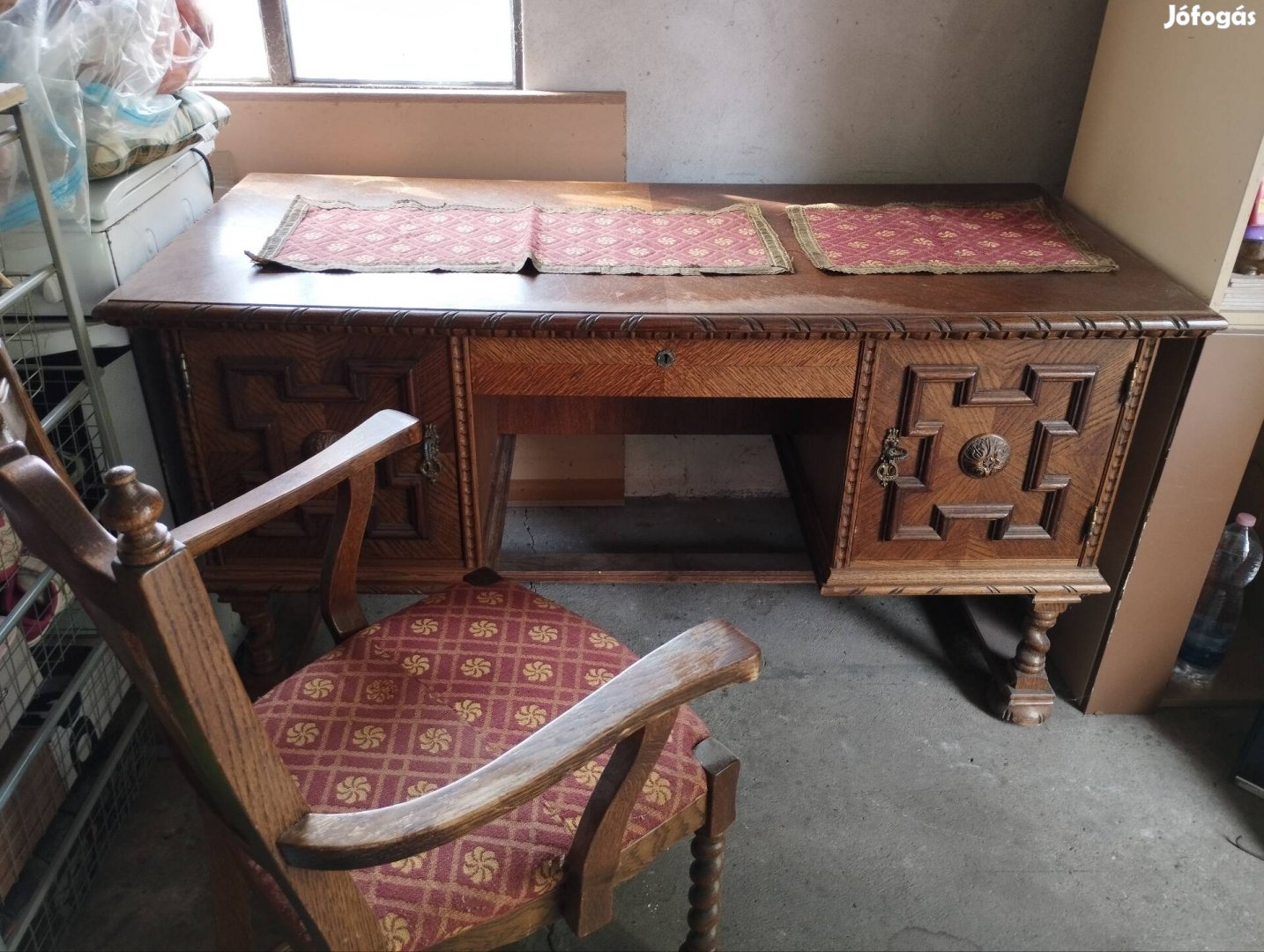 Koloniál íróasztal, hozzá való székkel