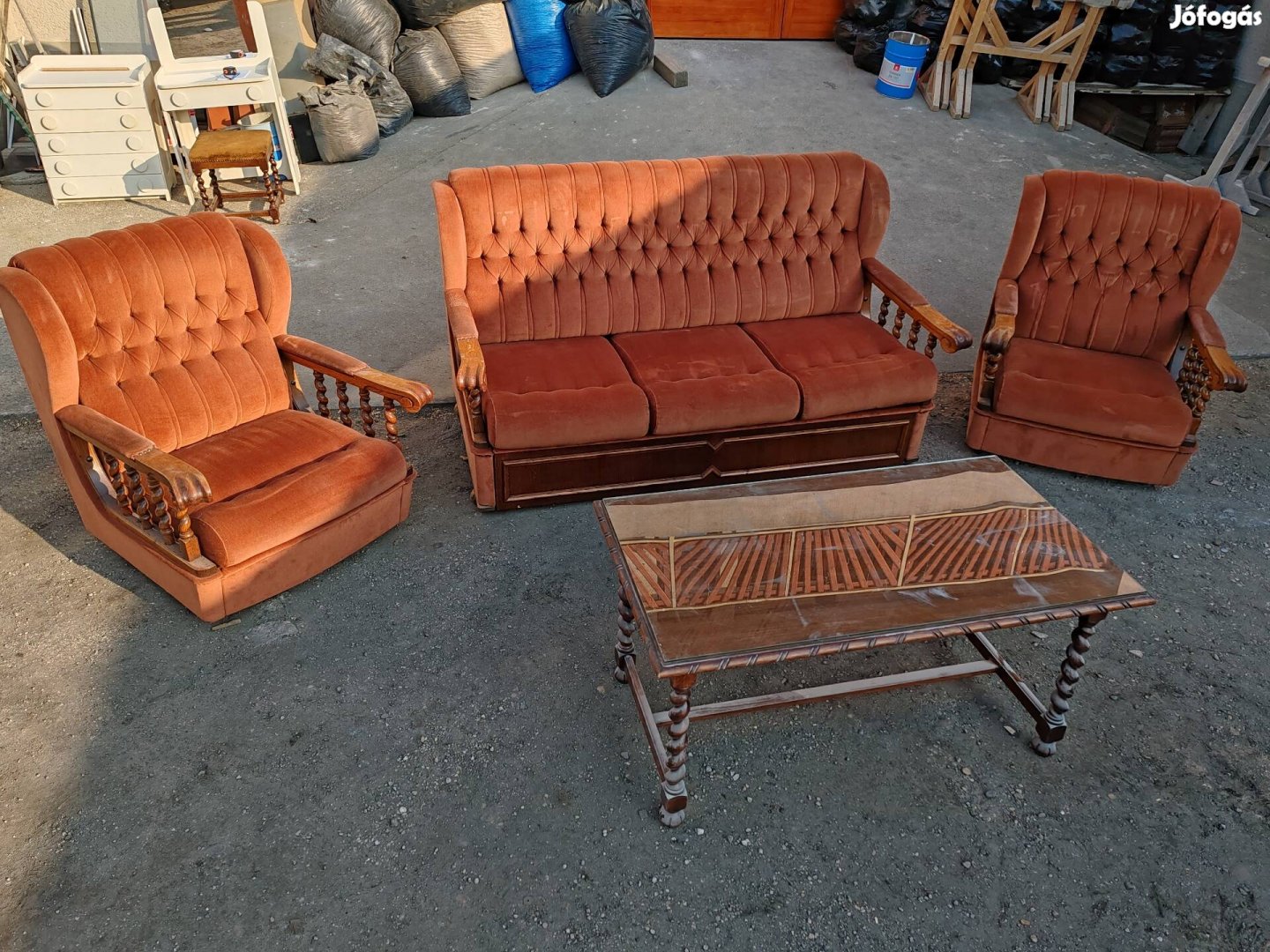 Koloniál kanapé 2db fotel dohányzóasztal