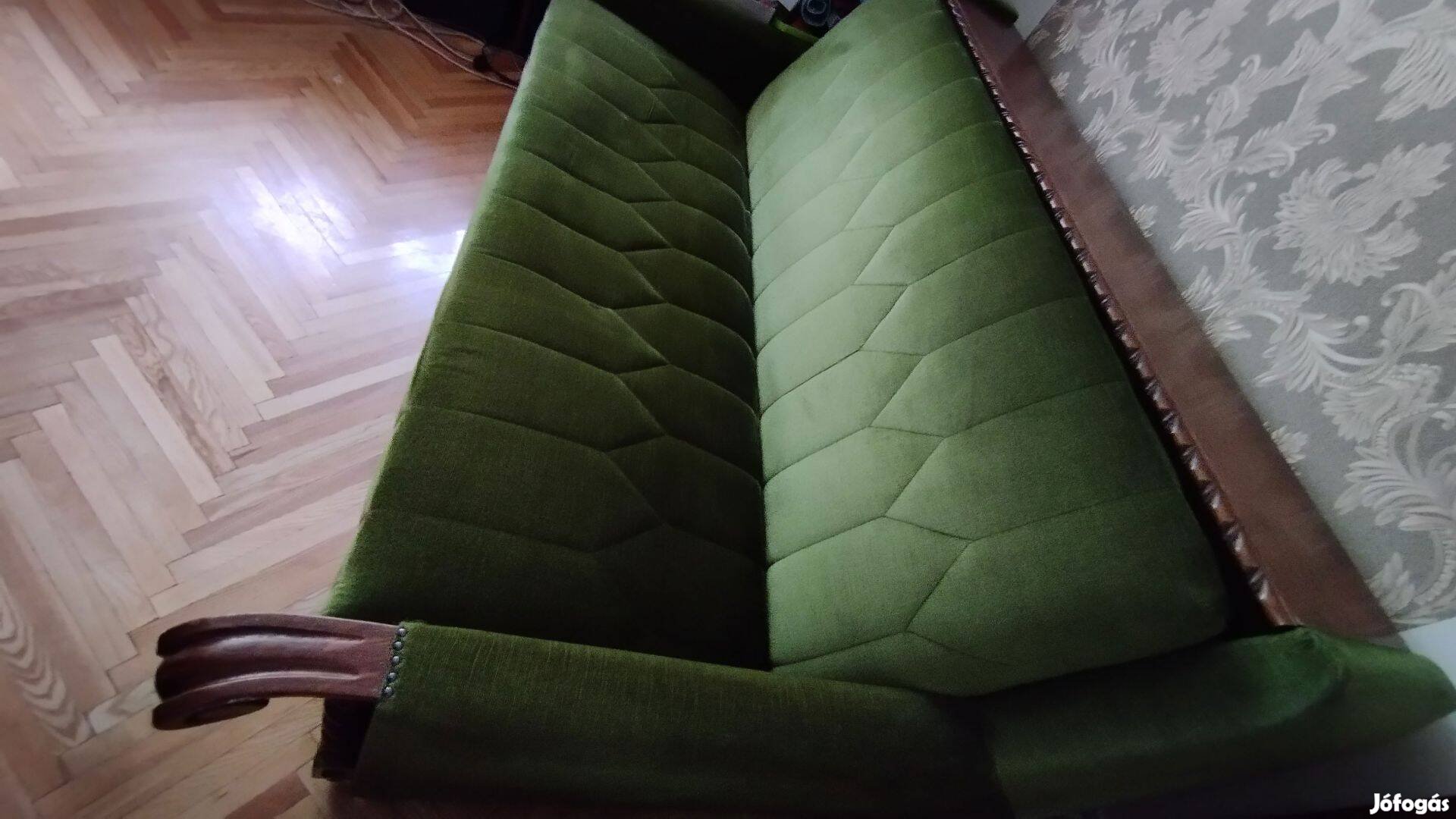 Koloniál kihúzható kanapé