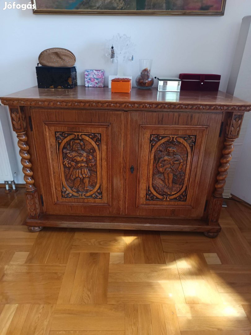 Koloniál komódok, faragott betétekkel eladó!