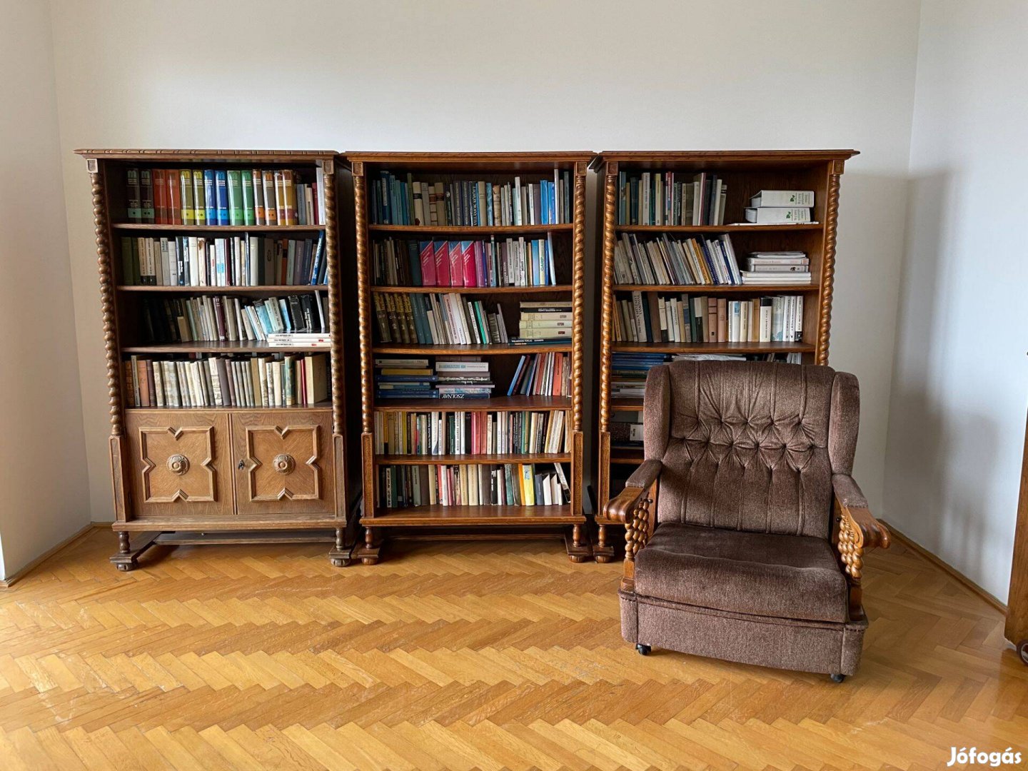 Koloniál könyvespolc ( 3 különálló bútor) külön-külön is vihető