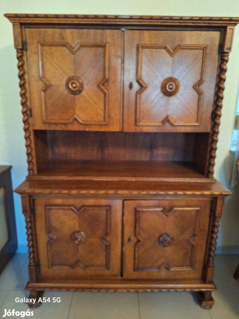 Koloniál tálalószekrény