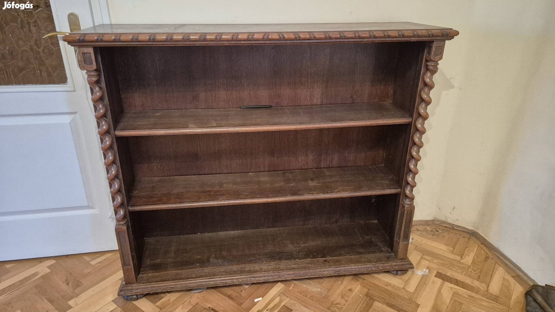 Koloniális könyvespolc