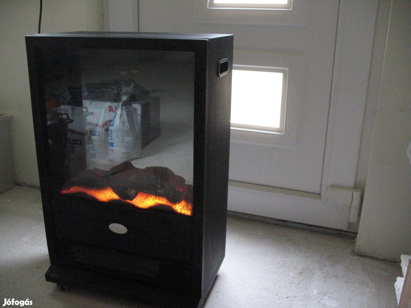 Költözés miatt eladó egy elektromos kandalló