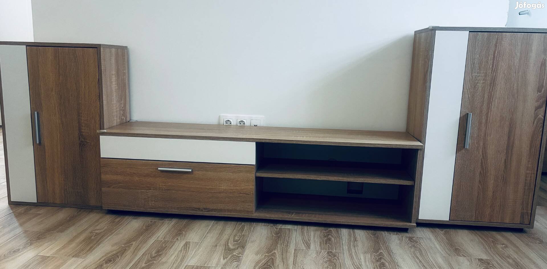 Költözés miatt eladó nappali bútor