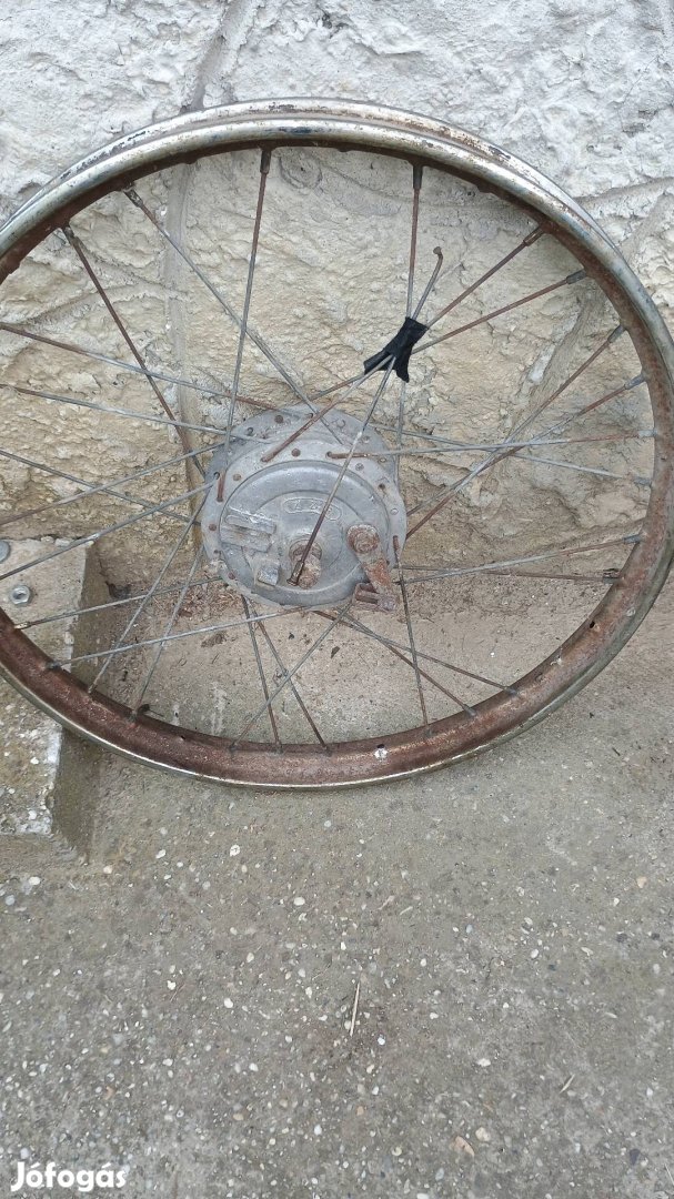 Komar Kerekek Eladók 
