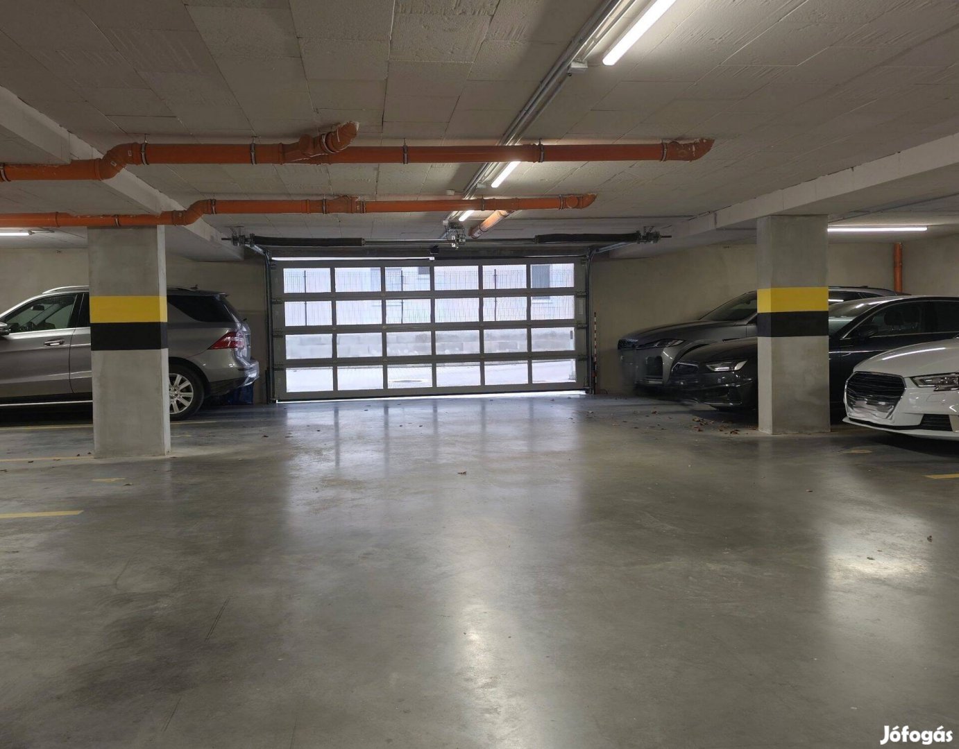 Komárom Lovarda térnél teremgarázs beállók bérelhetőek