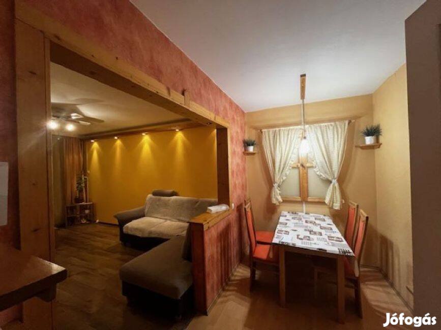 Komárom, városközpont, második emeleti, 53 m2-es, 2 szobás lakás