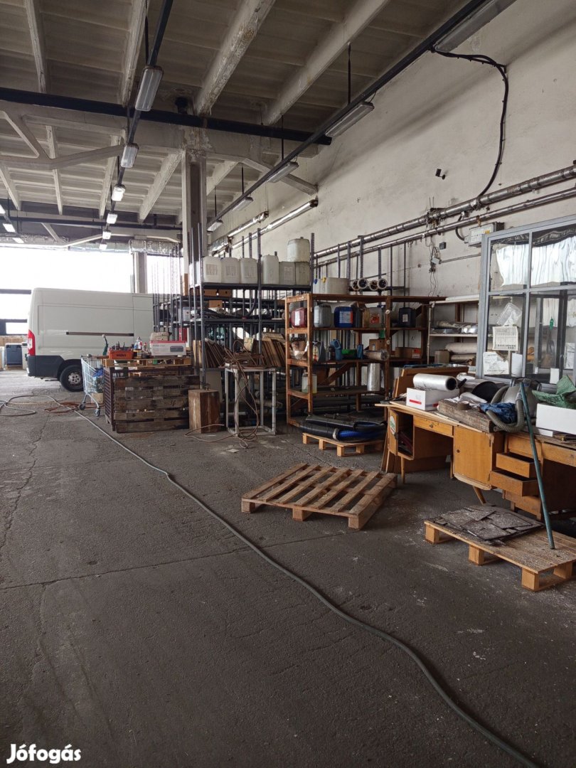 Komáromban eladó teljes berendezéssel, jelenleg nem