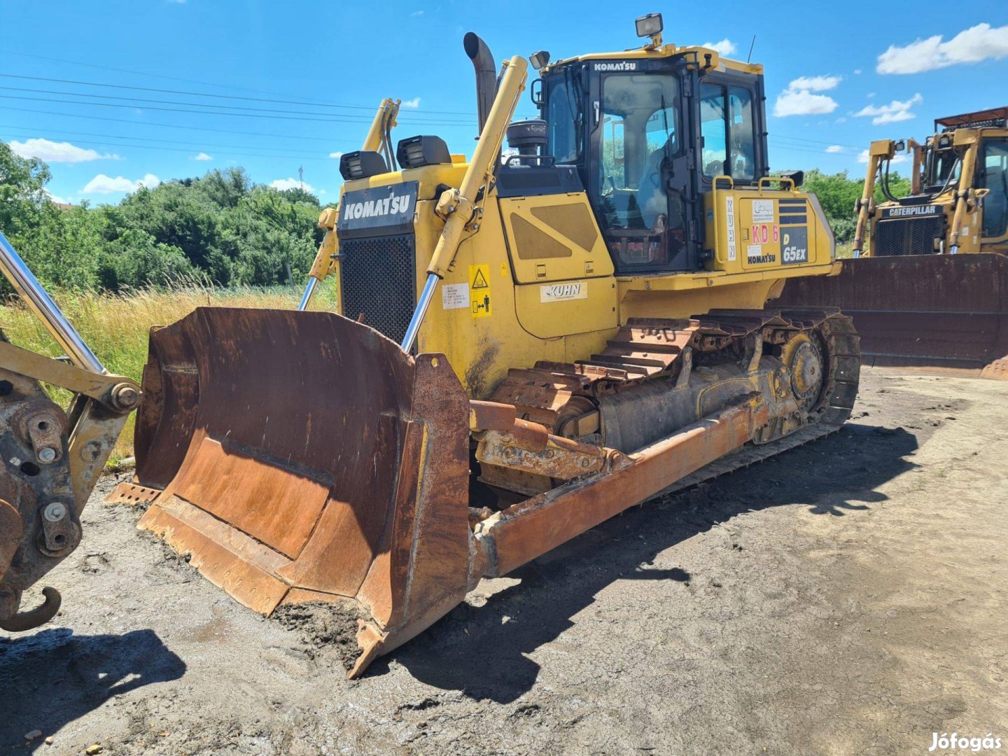 Komatsu D65EX-17 dózer