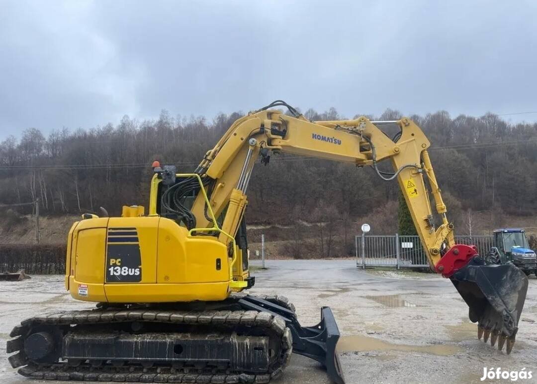Komatsu PC138US-8 gumi láncos kotrógép 