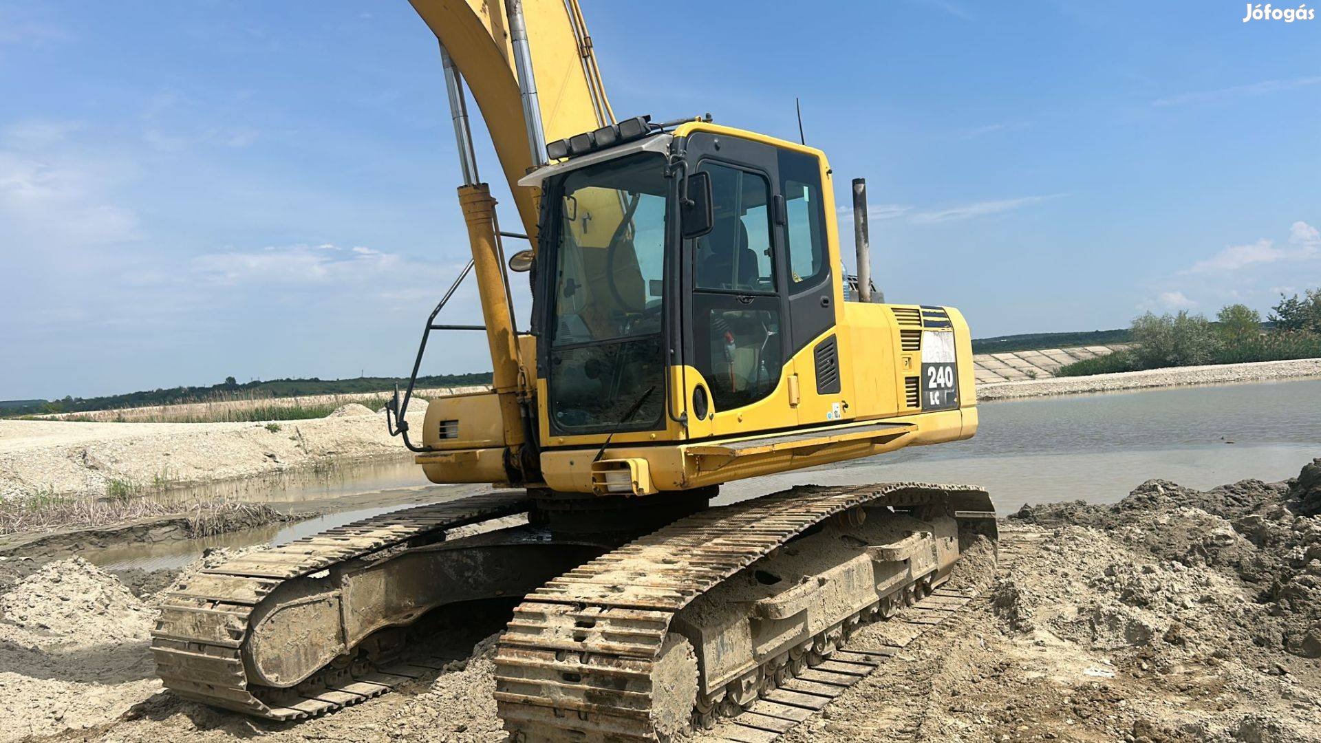 Komatsu PC240 LC-8 hosszú gémes lánctalpas kotró