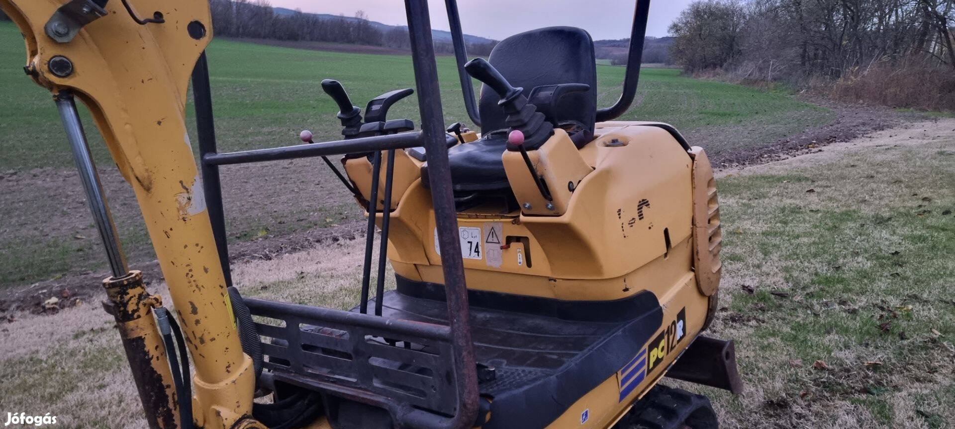 Komatsu PC 12 kismarkoló