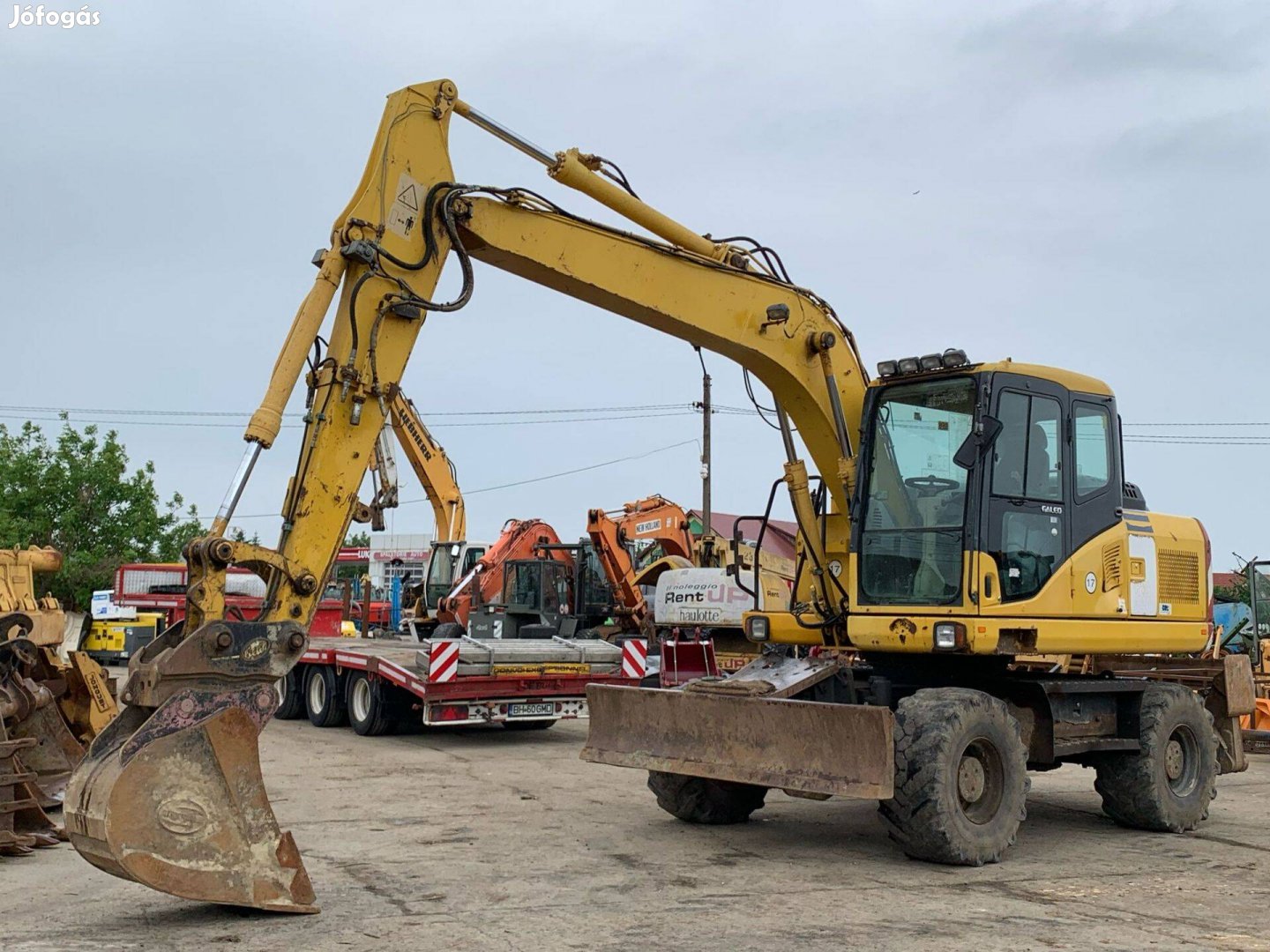 Komatsu PW140-7 gumikerekes kotró