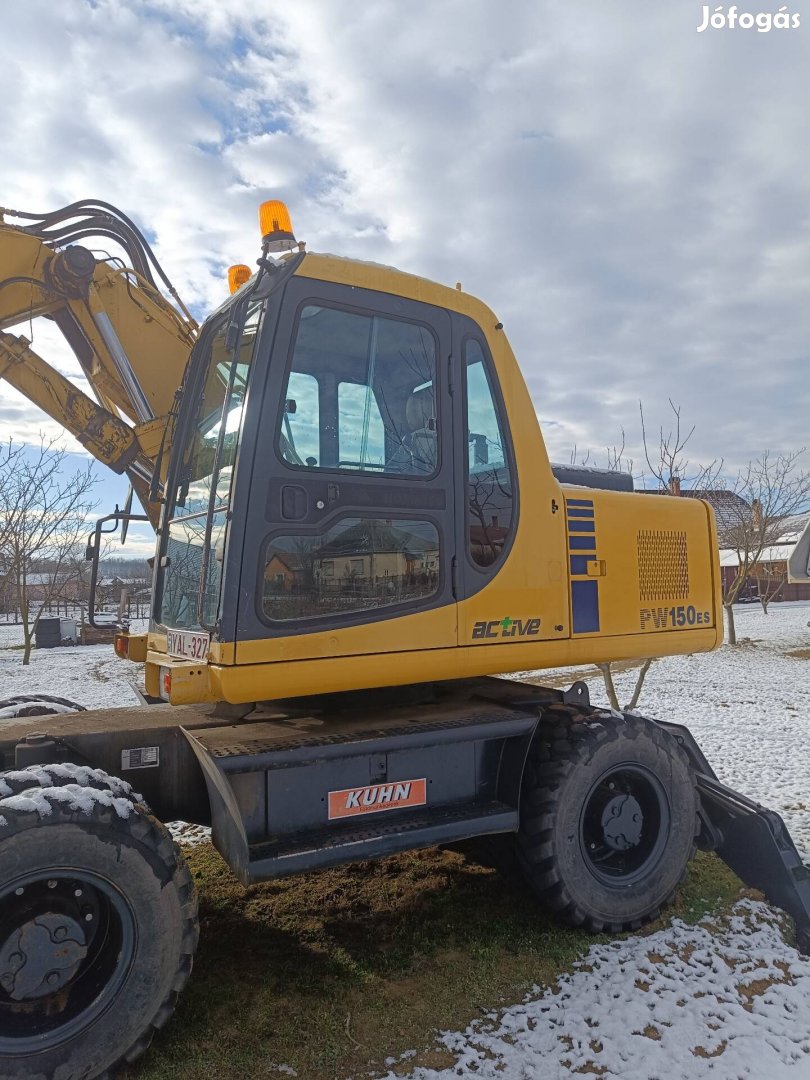 Komatsu PW150 gumikerekes kotró