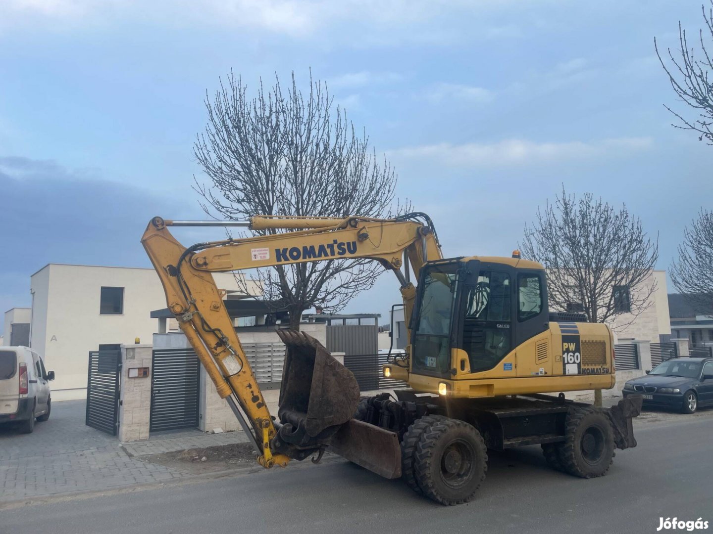 Komatsu PW160 gumikerekes kotró