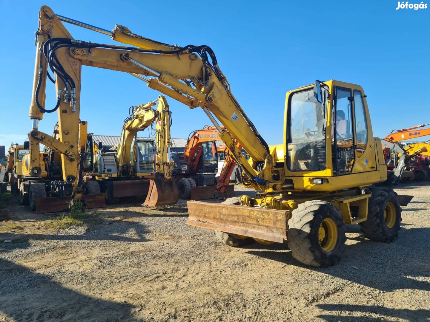 Komatsu PW 95 gumikerekes kotró