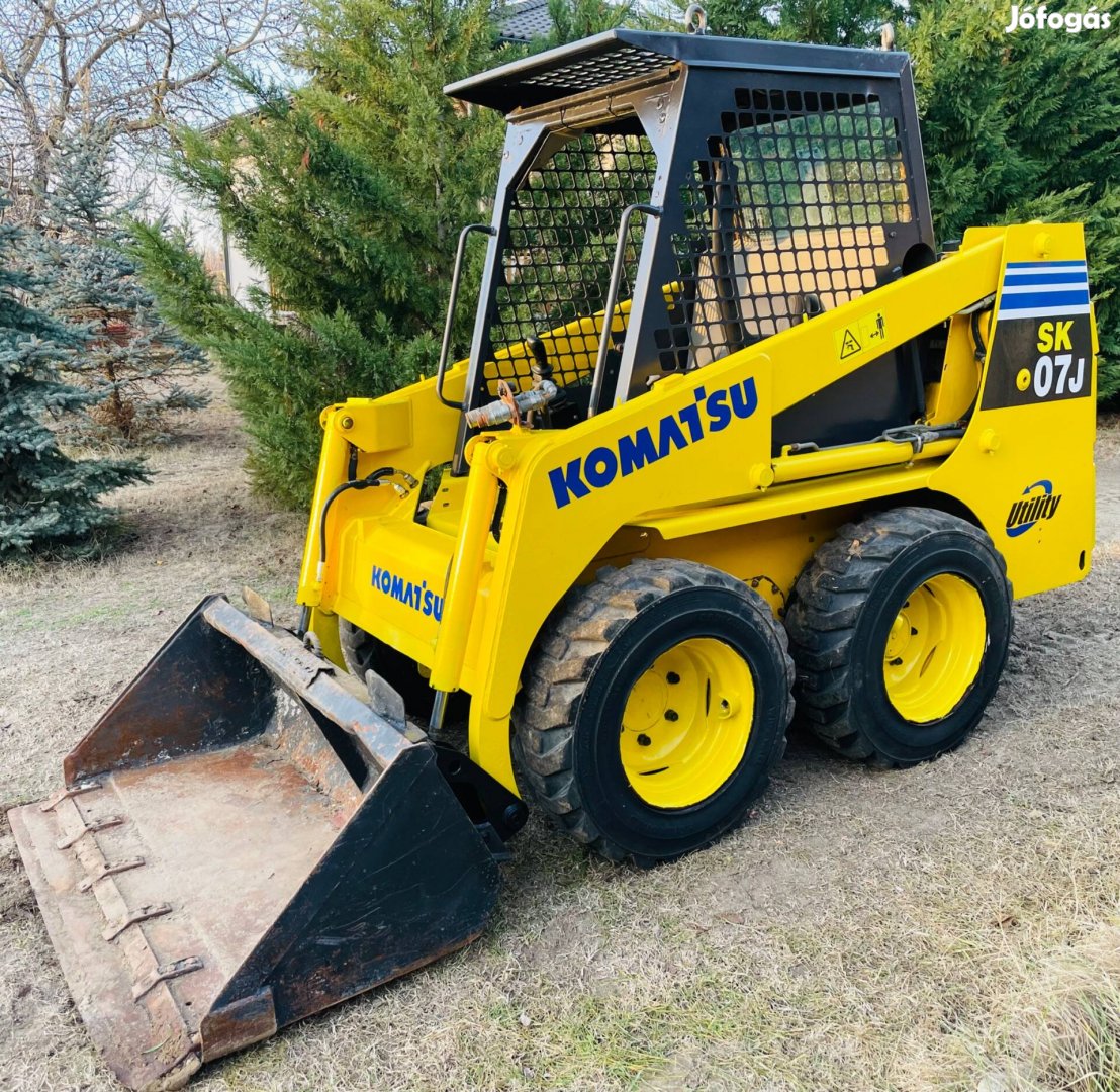 Komatsu SK07J 2,3t Joystic csúszókormányzású Bobcat rakodógép munkagép