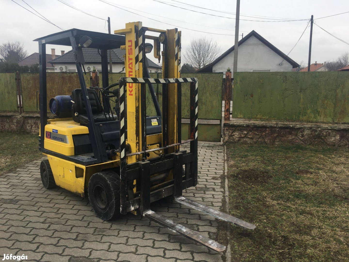 Komatsu gázos 1 tonnás oldalmozgató villával