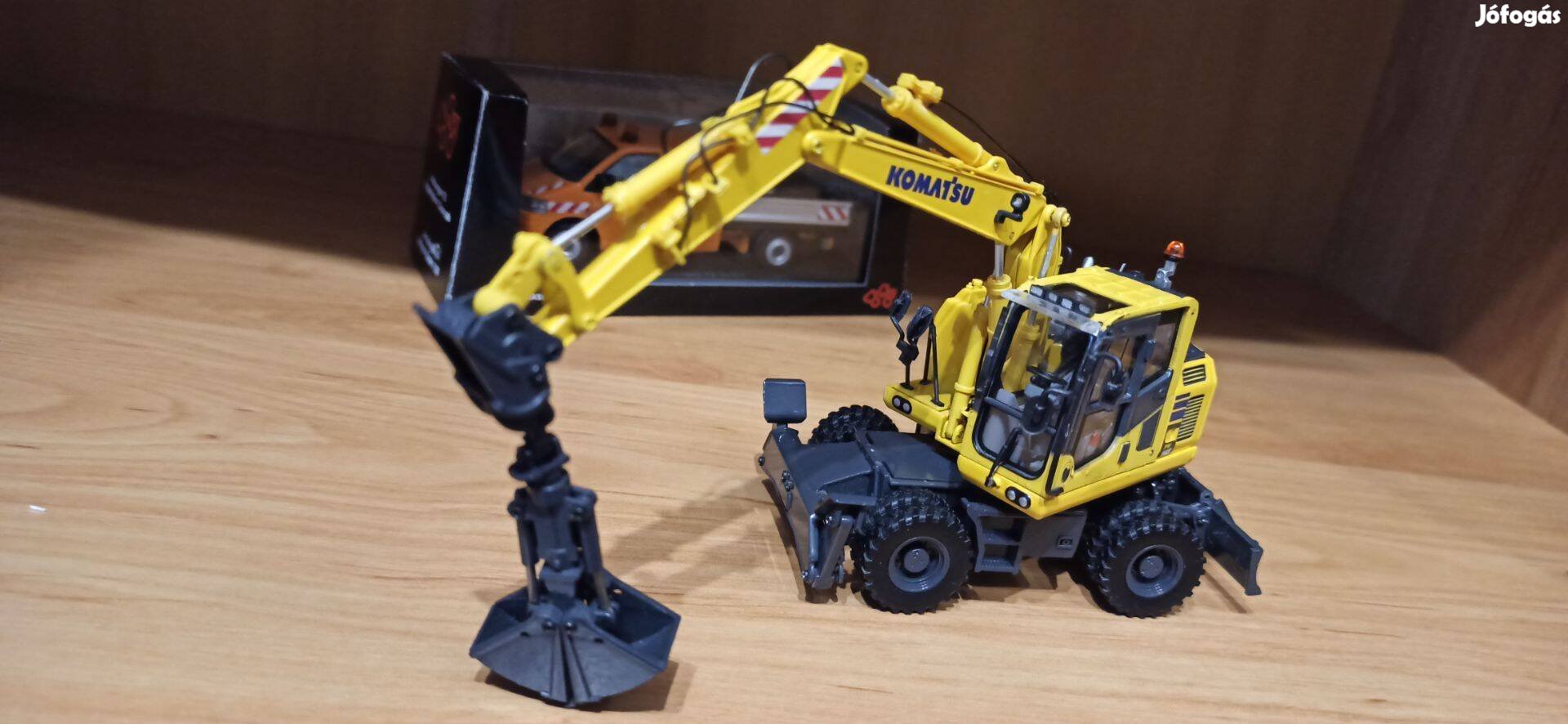 Komatsu gumikerekes markológép 1:50 fém repiika modell