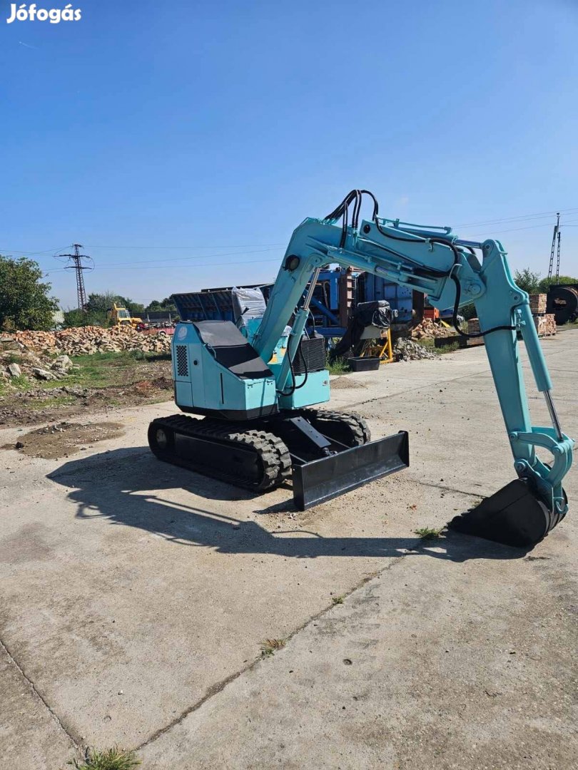 Komatsu kotró forgókotró gumihevederes 2,8t