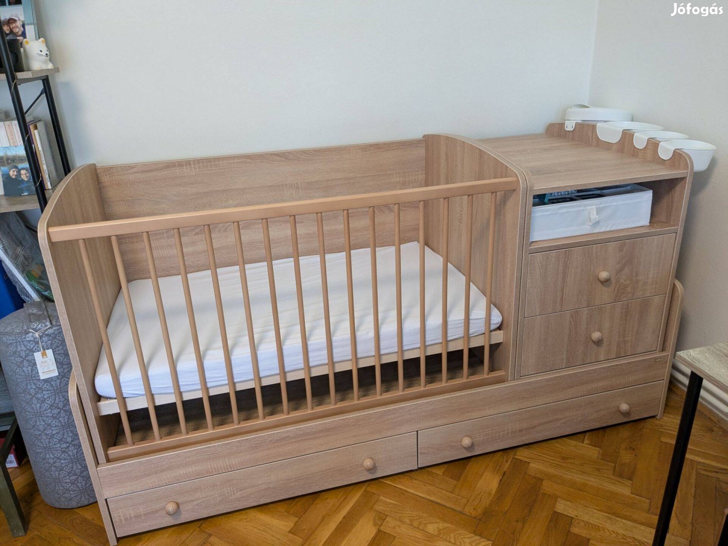 Kombi kiságy + matrac + egyéb kiegészítők