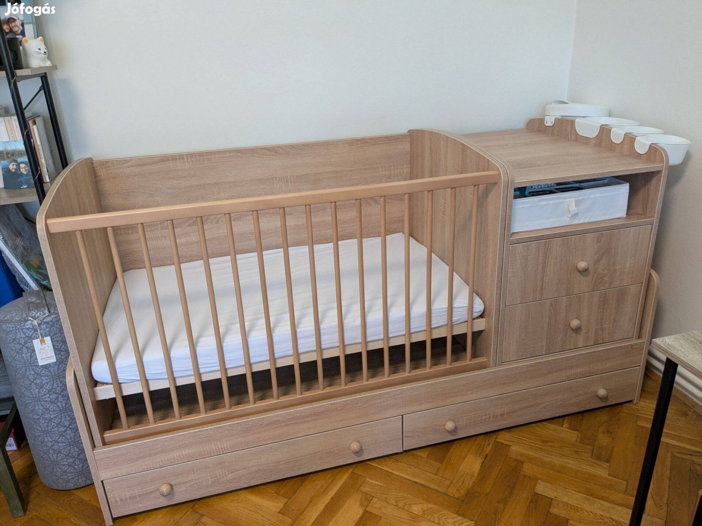 Kombi kiságy + matrac + plédek, paplanok, ágyneműk + egyéb kiegészítők