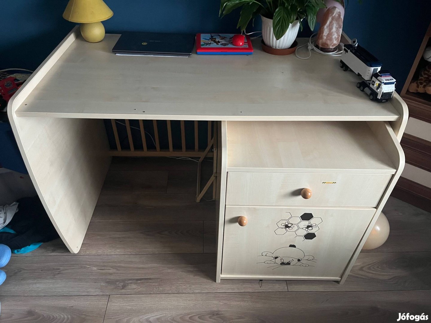 Kombi kiságy, íróasztal, ifjúsági ágy