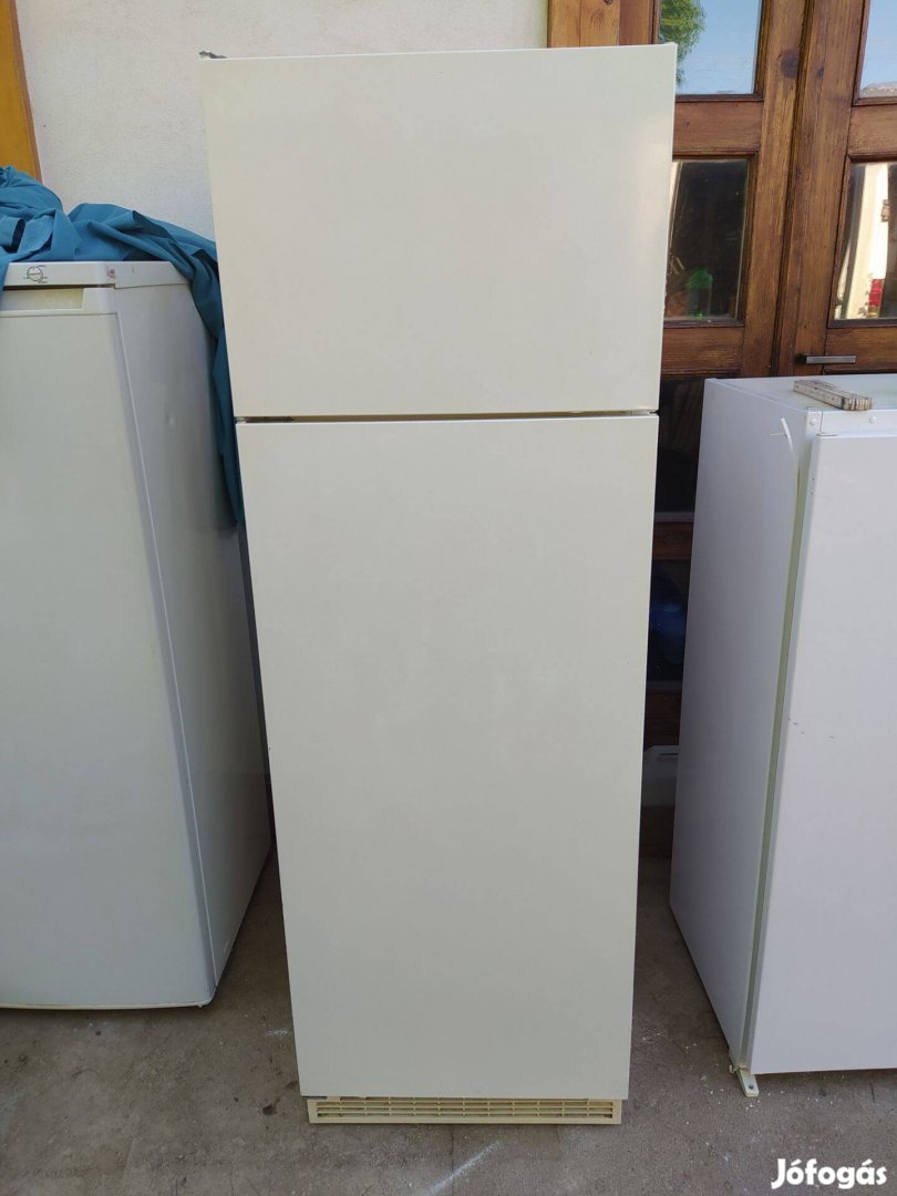 Kombinált hűtőszekrény beépíthető Lehel