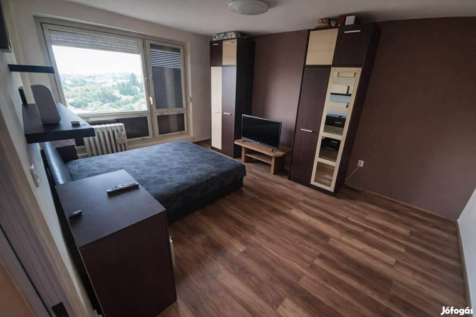 Komló-Szilvásban másfél szobás lakás eladó