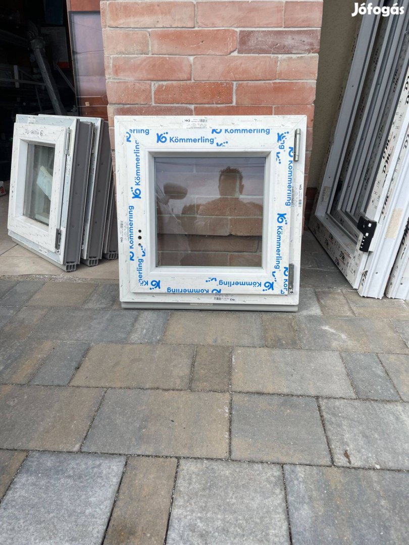 Kömmerling bukó- nyíló ablak 60x60 cm-es méretben eladó