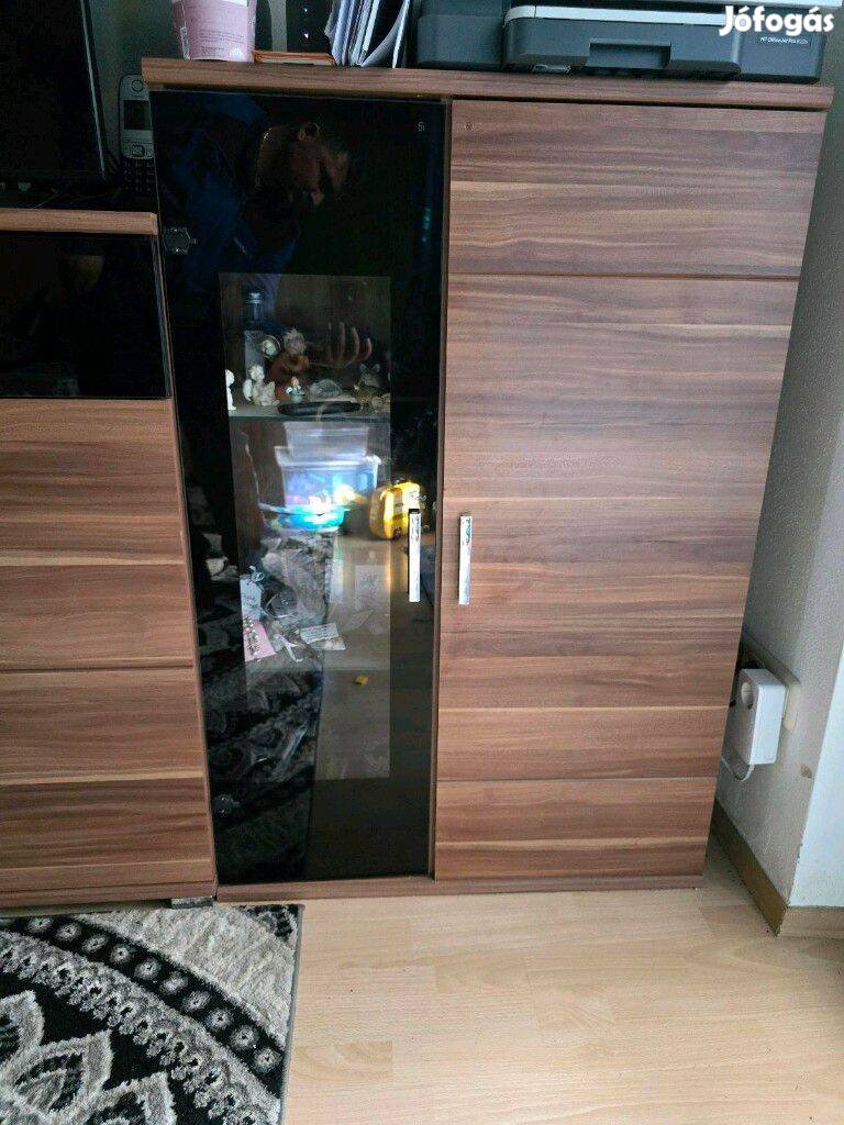 Kommod fekete-barna üveges eladó
