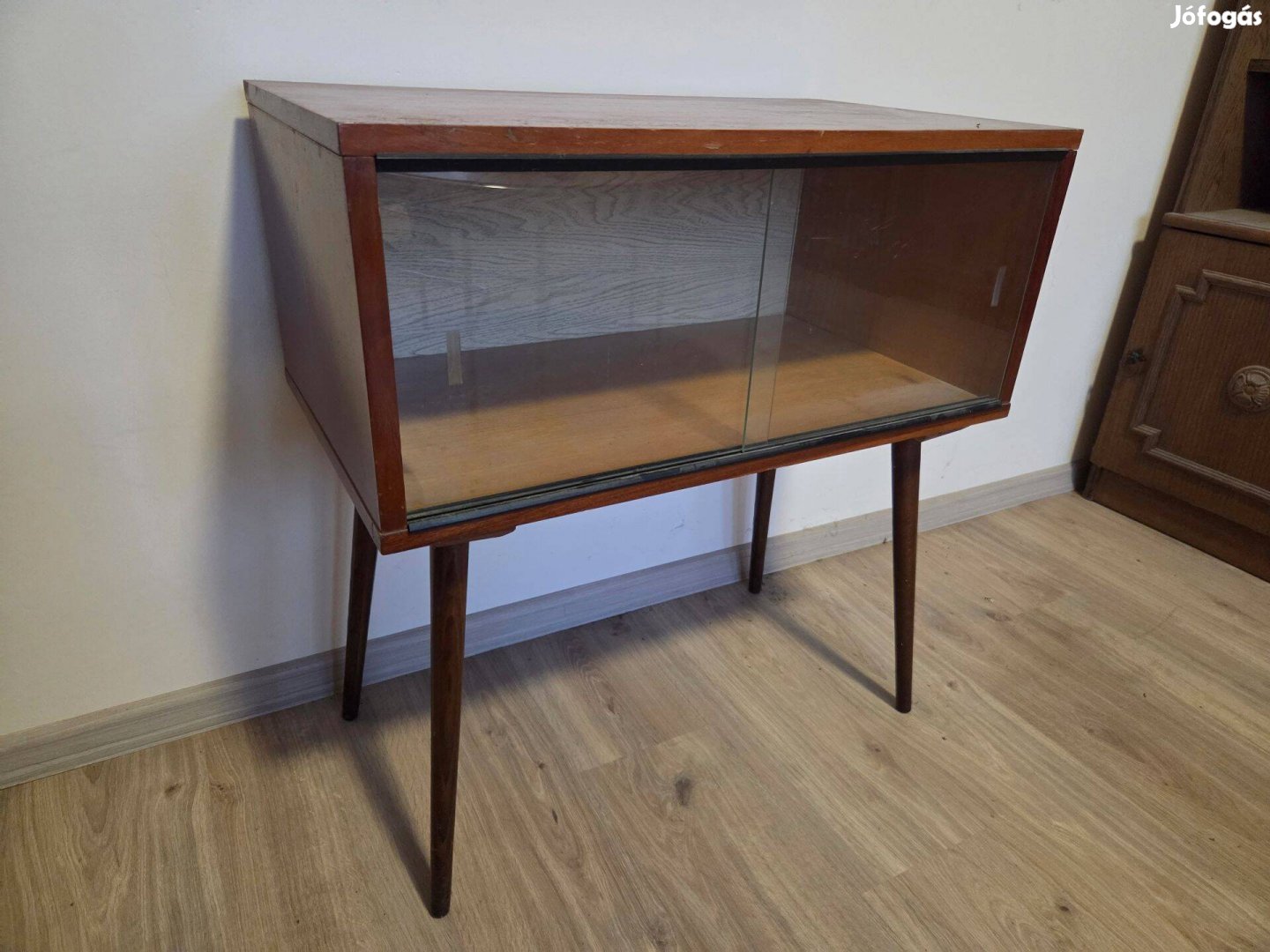 Komód, üveges lemeztároló szekrény, TV állvány