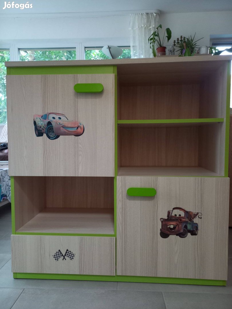 Komód fiú szobába