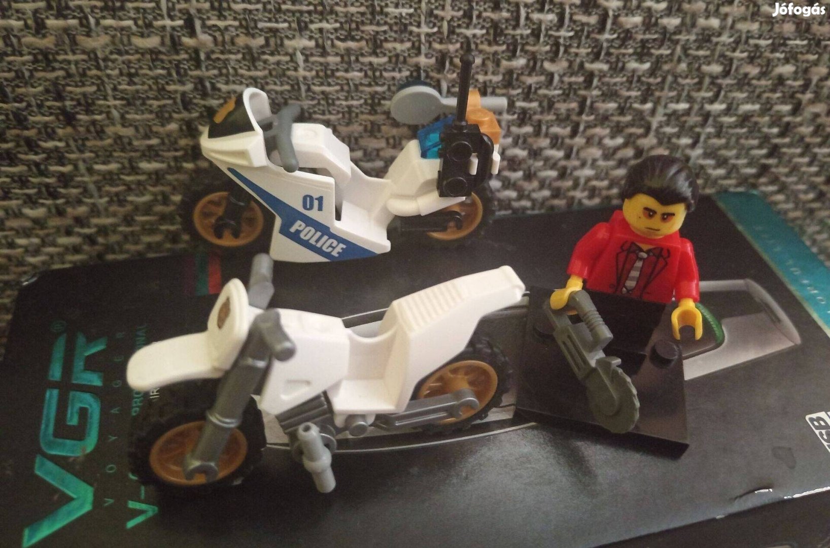 Kompatibilis motor, minifigura postával